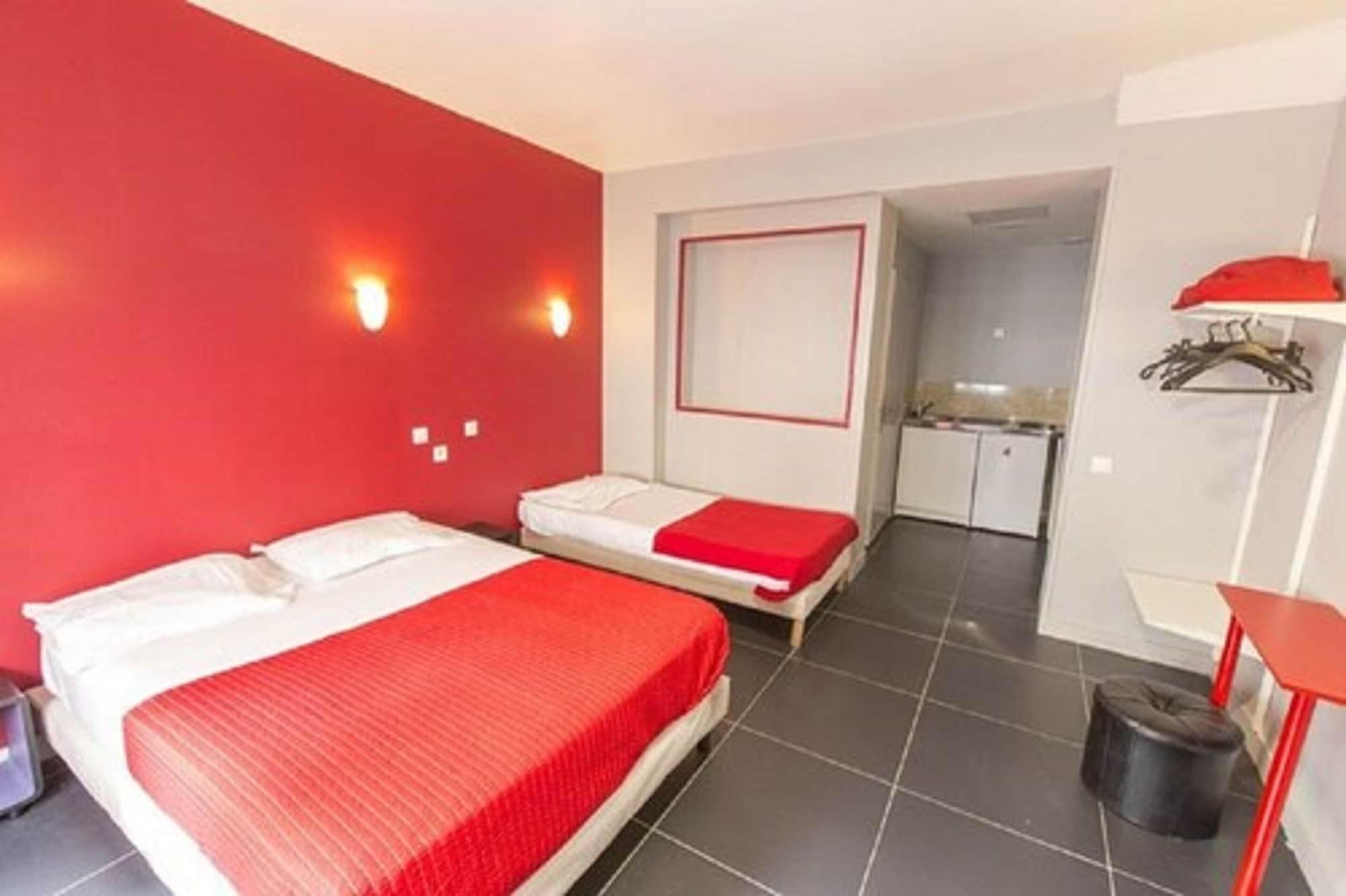 Hipotel Paris Montmartre Gare Du Nord Bagian luar foto